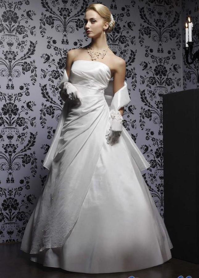 Graceful Dame Bride Sleek Satin Wedding Dress