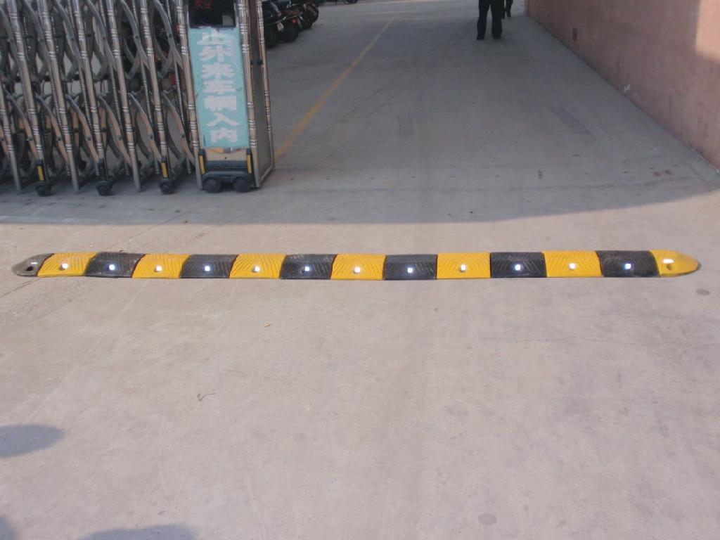 铸钢减速带 - 350*250*50 - 康富威 (中国) - 其它安全和防护 - 安全、防护 产品 「自助贸易」