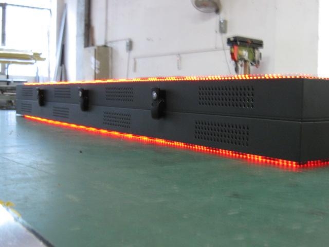 LED 两面显示屏 - P10-32*160R (中国 广东省