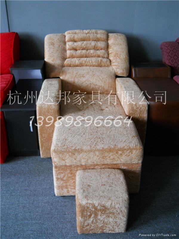 杭州达邦家具有限公司专业生产足浴沙发/咖啡厅沙发/KTV沙发/西餐厅卡座/酒吧沙发/实木家具/宾馆家具/酒店桌椅/实木床/户外家具/休闲桌/钢木家具/学生床/曲木椅/办公家具/铸铁脚,质量保证,欢迎来样定做,来厂考察 如何选购足浴沙发 不管是小型桑拿足浴店,还是中高档酒店桑拿会所,装修新店或老店桑拿沙发更新,都要选购适合自己的足浴沙发。