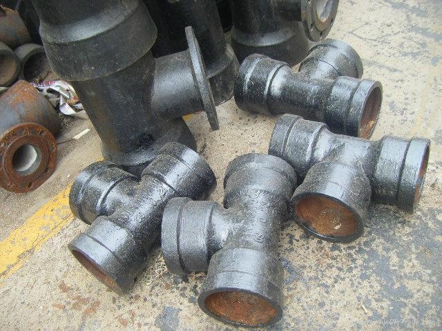Ductile iron tee pipe fittings dn three