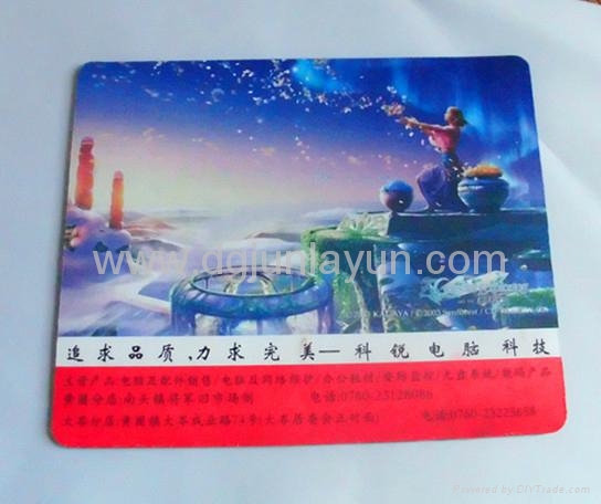 山東德陽最大的鼠標墊工廠,專業定做鼠標墊,可以根據您的不同需要定製不同材質的廣告鼠標墊。 本EVA產品適用於光電鼠標,機戒鼠標,無線鼠標,做成不同大小的規格尺寸, 是用來做廣告宣傳,禮品,贈品,促銷品的很好選擇,本產品印刷精美。EVA廣告鼠標墊特別適宜做廣告,因為它價格便宜,印刷精美,廣告幅面大,宣傳作用強。將廣告置放到人們的手腕下。鼠標墊以其精美小巧的外型和方便實用的功能贏得了眾多電子、網絡、電器及食品廠商的青睞,成為企業廣告宣傳的一種重要形式。 同時,可以把生活照、婚紗照、情侶合影、藝朮寫真照、全家合