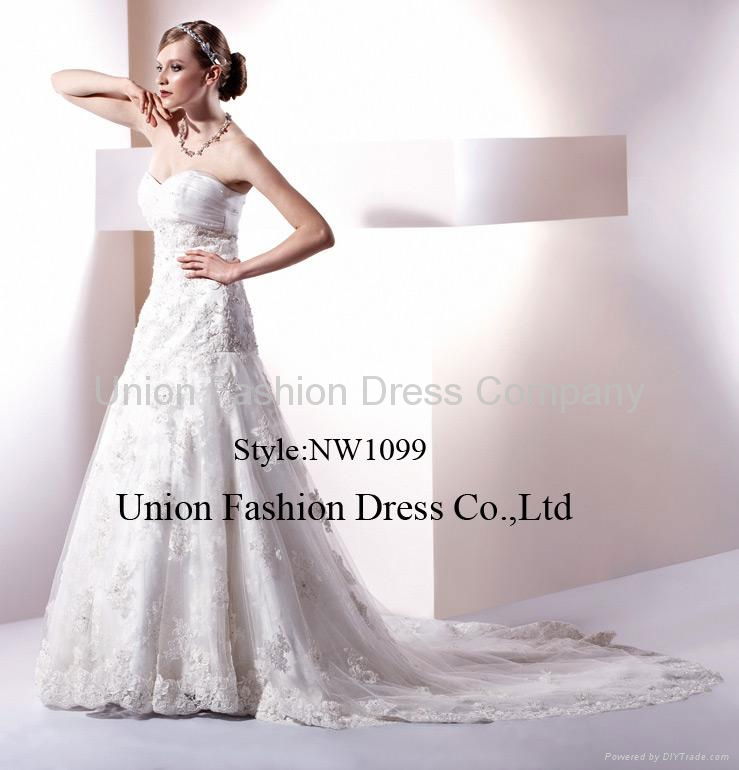 Popular hottest Wedding gown in heavy beaded lace and satin from 2010 to 