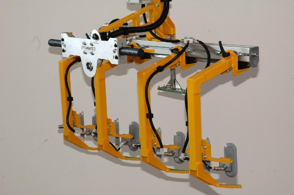 搬运小桶的工业机械手 - Drum S - FAMATEC (