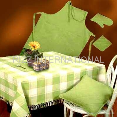 Shop by category This T-fal Kitchen Textile set includes one solid waffle terry towel, one stripe waffle terry towel, one print towel, four waffle dish cloths, one silicone pot holder and one silicone oven mitt.