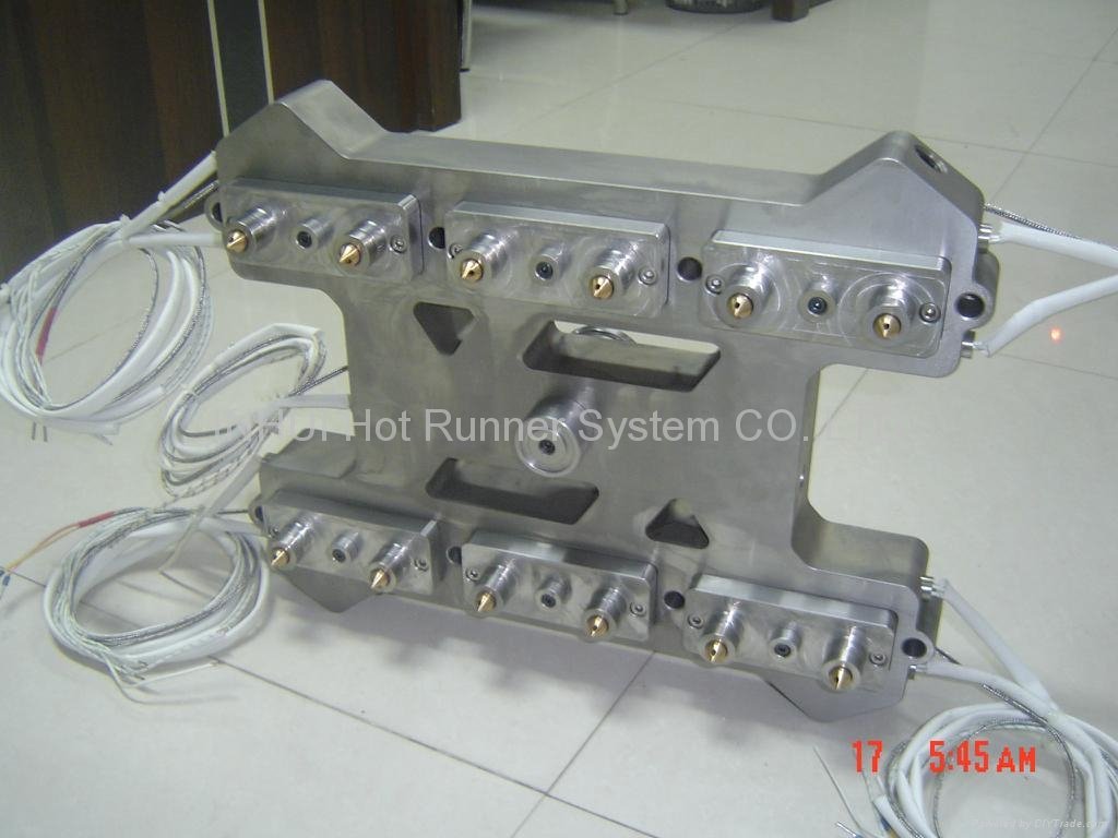 le type of multi gate hot runner system - MUYY-1