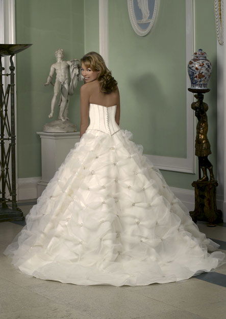 wedding dresses and gowns