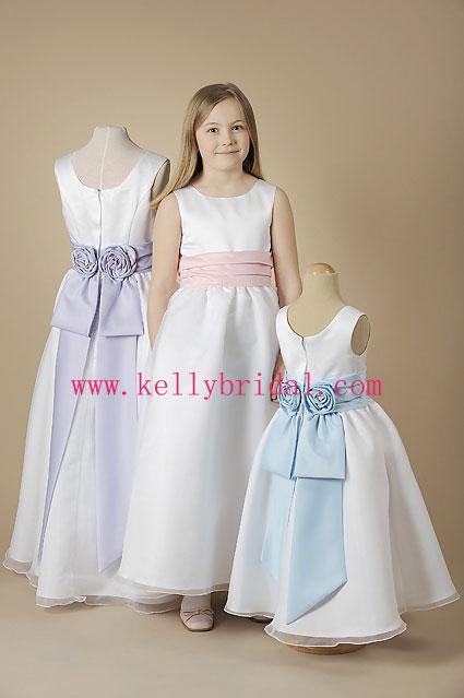 These often have a ribbon wrapped around the dress above the waistline with