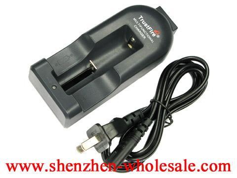 TrustFire 3.6V可充鋰電池充電器(帶保護充電器) TrustFire 3.6V可充鋰電池充電器(帶保護充電器)
