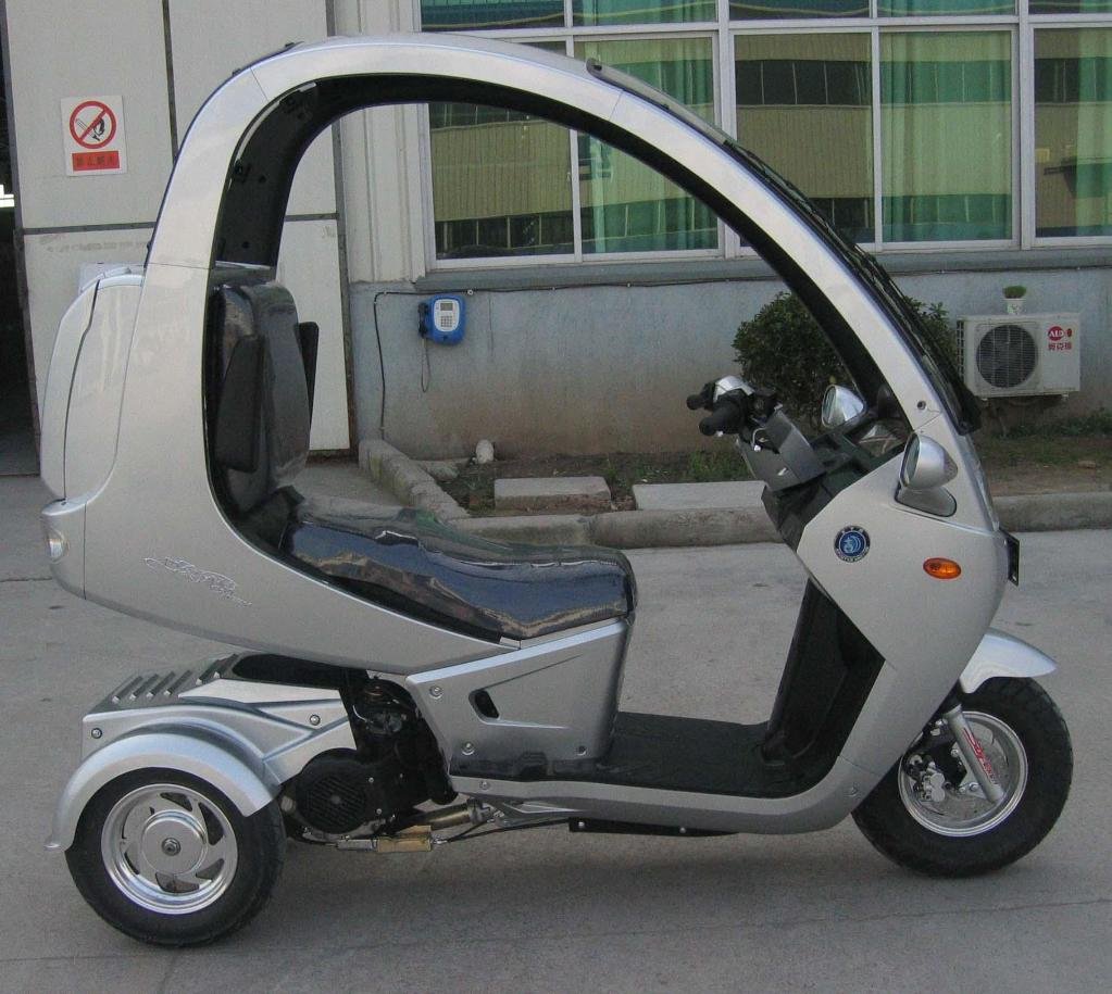 tricycle moped