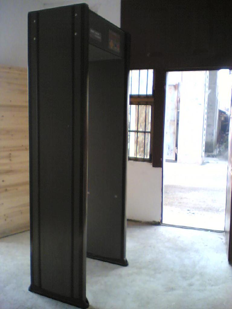 工厂案例 - 武汉安检门三品检查仪防盗设备销售