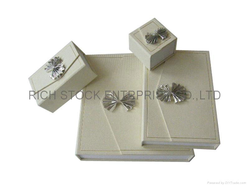 Jewelry+box+with+jewelry