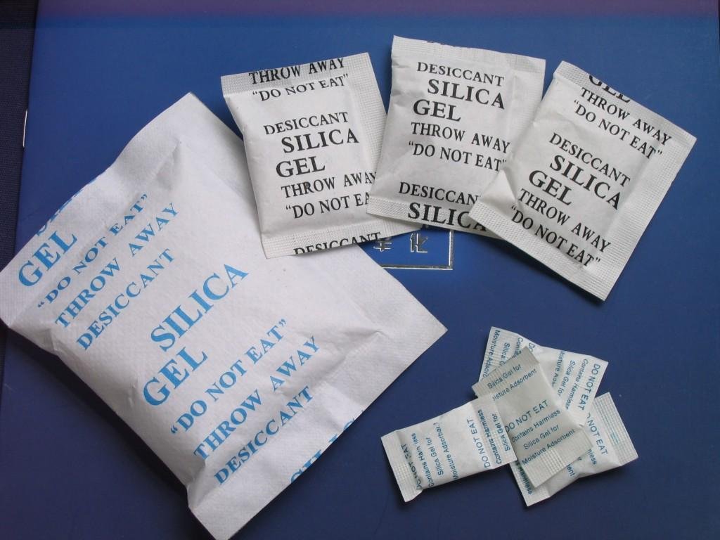 Silica_Gel_desiccant_for_packaging.jpg