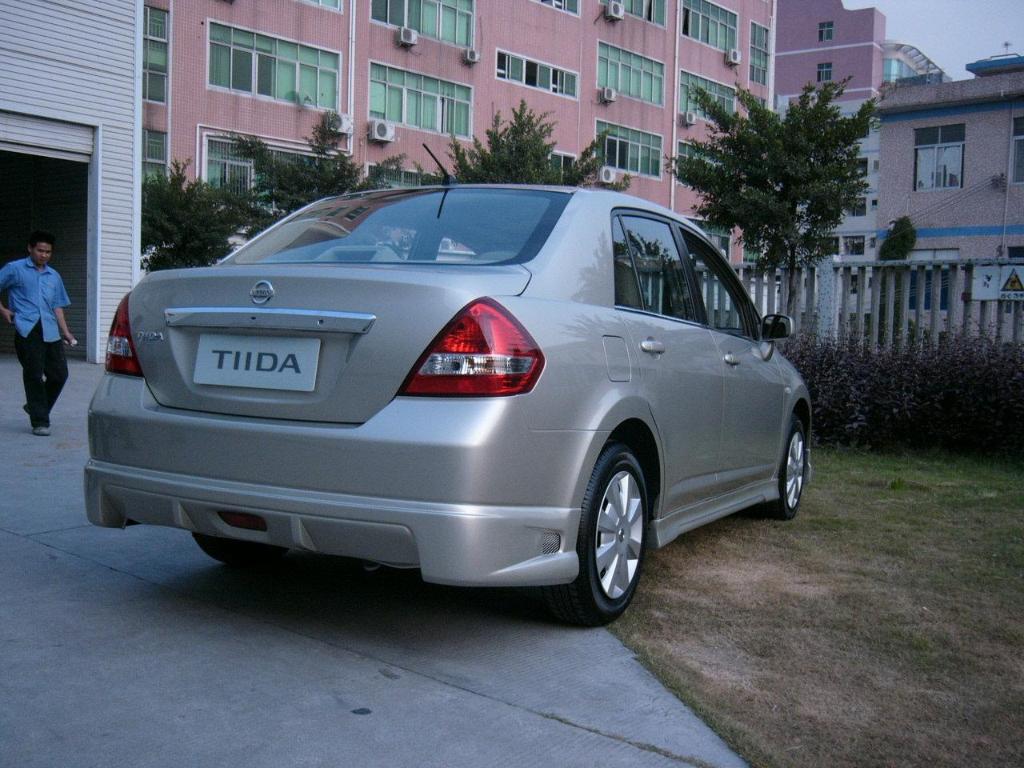 Nissan tiida super saloon