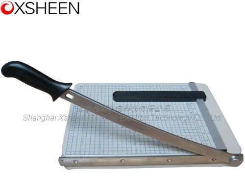 [http://img.diytrade.com/cdimg/812685/7171977/0/122  4643965/A4_paper_cutter.jpg]