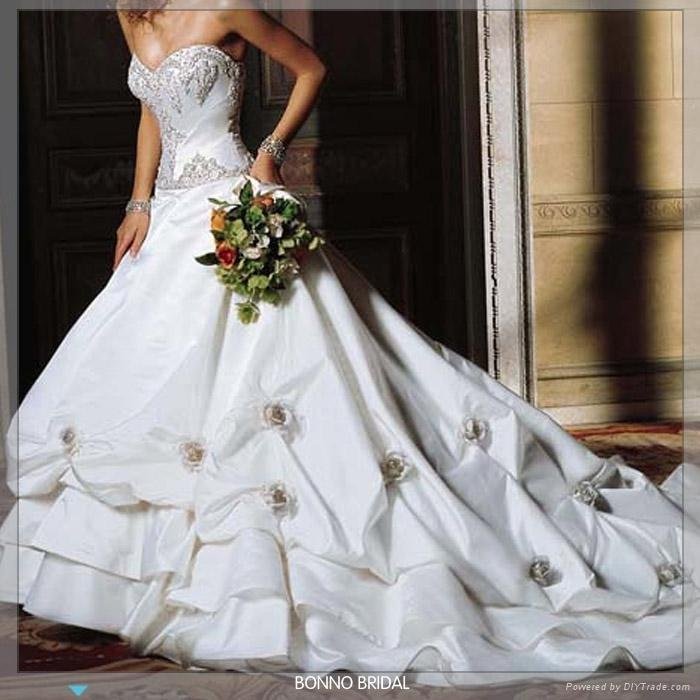 Bridal Wedding Dress With Beautiful Flower Pattern