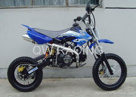 125cc off-road dirt bike.