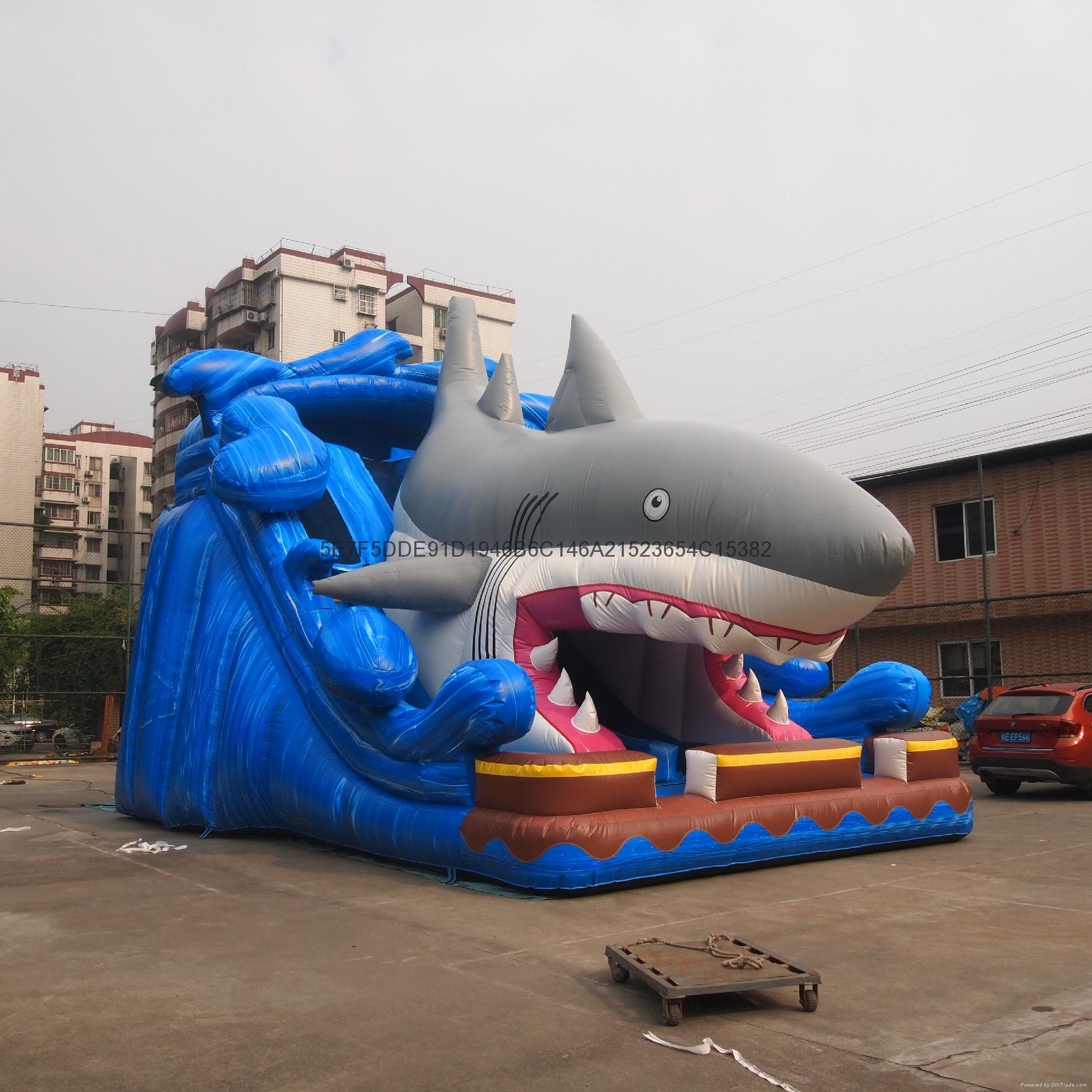 鲨鱼滑梯充气玩具