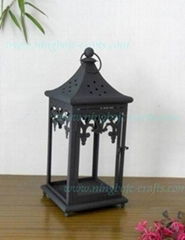 Metal candle lantern