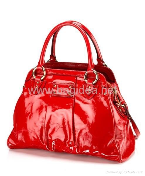 A1006 Red PU totes bag with a long handle strap  3