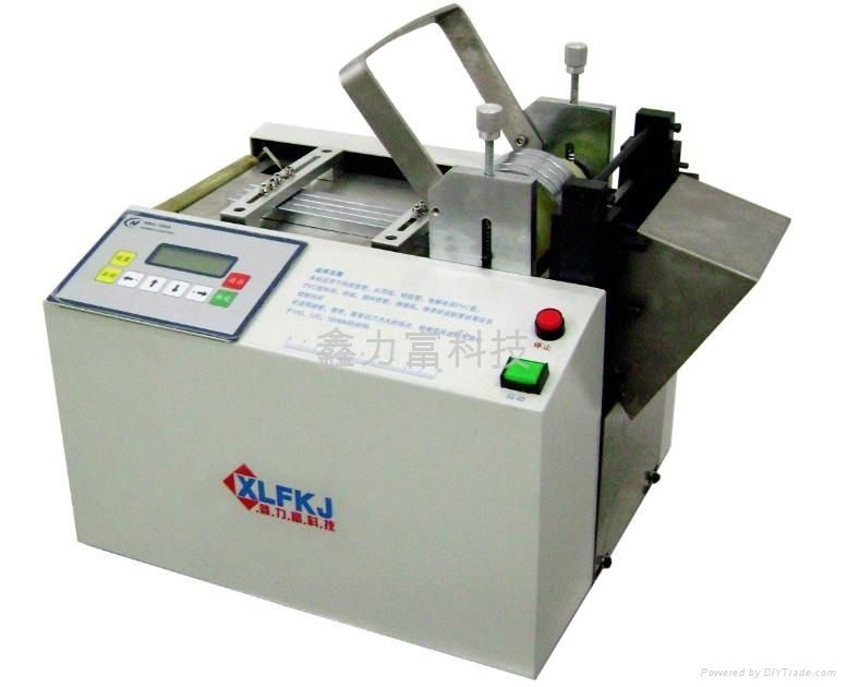 Plastic tube cutting machine 