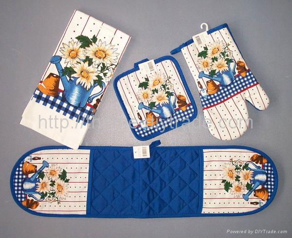 Apron ,kitchen towel ,over mitten and pot holder  2