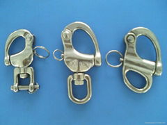 Swivel snap shackle