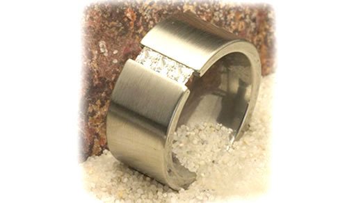 Titanium ring with C.Z. diamond