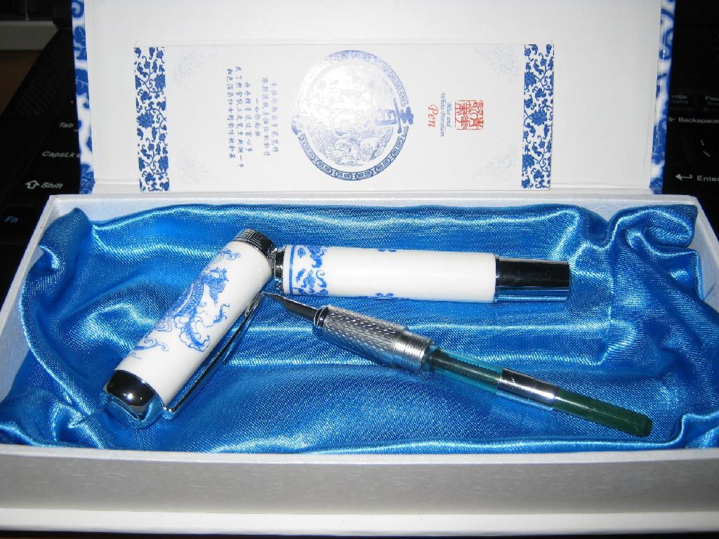 Blue and white porcelain pen 5