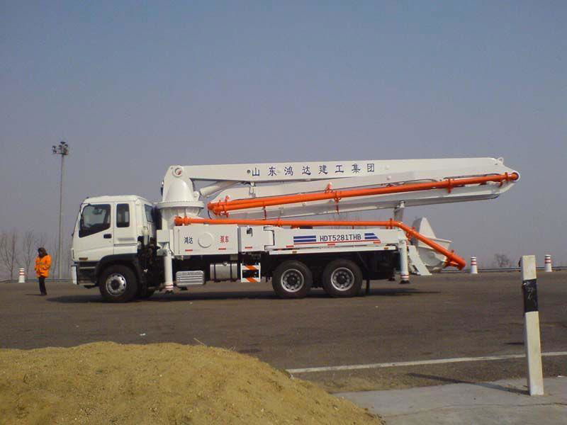 truck-mounted concrete pump 2