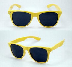 Plastic sunglass 