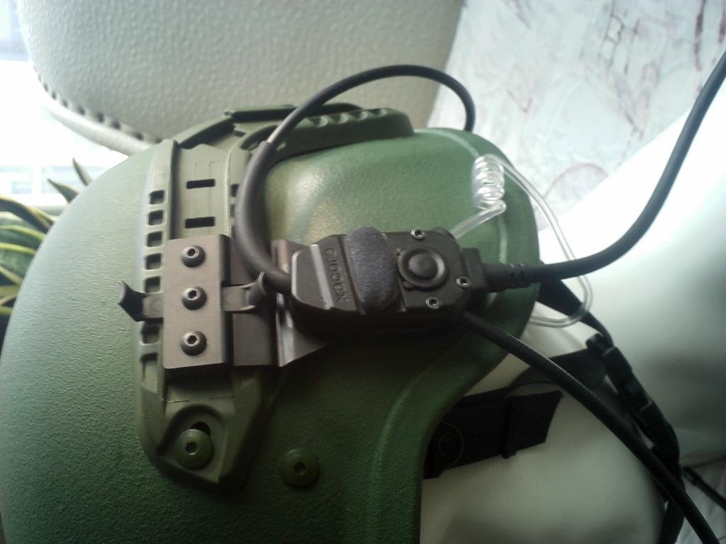 防弹头盔智能主动抗噪耳机通信系统 2