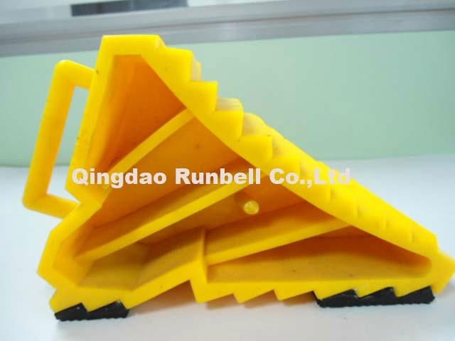 Plastic Wheel Chocks for Trailers  2