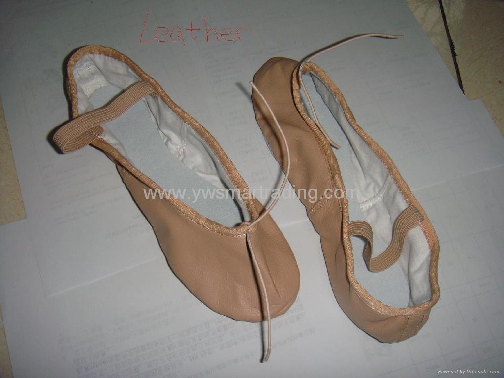 Leather ballet shoes with one sole