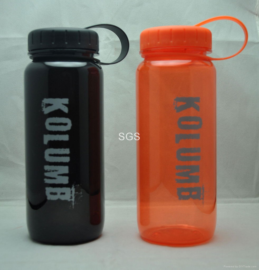 Plastic water bottle 