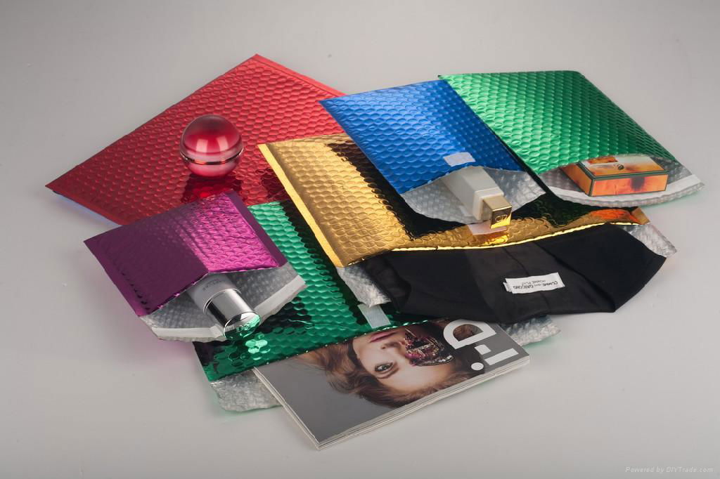 Metallic bubble mailers with aluminum foil and PE bubble