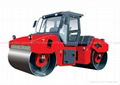 Hydraulic vibratory double-drive dould-drum road roller