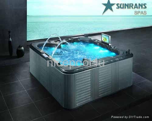 spacious outdoor spa,hot tub SR826  2