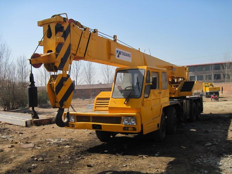 TL300E TG300E used Tadano 30ton Mobile Truck Cranes. 2