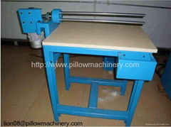 Pillow roll packing machine