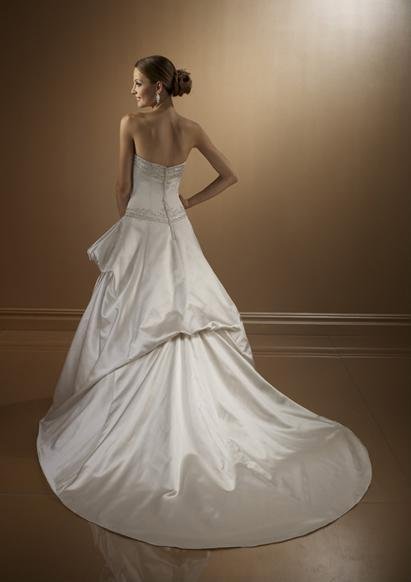 2011 new design white sexy beads& embroidery wedding/bridal dress with fishtail 2