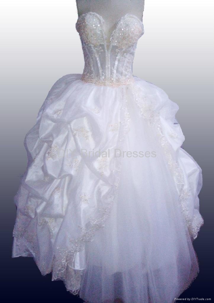 Sweetheart neck strapless organza beaded bodice wedding dress 2