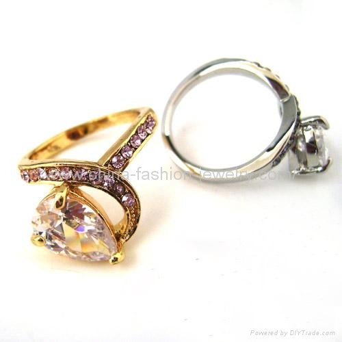 Alloy ring with rhinestones 2