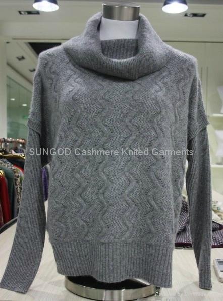 Cashmere cabled knitwear 