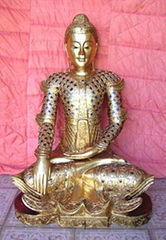 Sitting Buddha statue