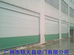 Noiseless roller shutter door