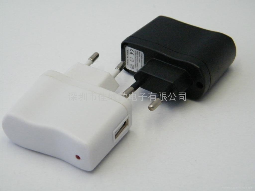 多功能USB充电器 4