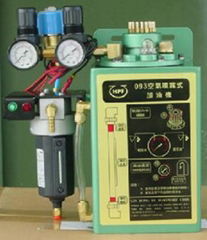 OIL LUBRICATOR