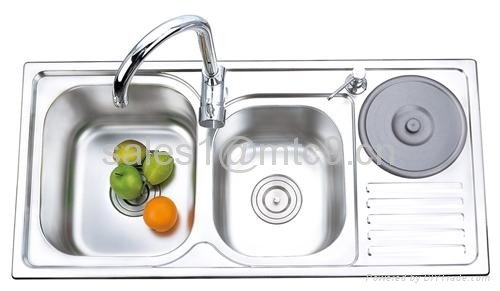 Stainless Steel Sink With Drainboard and Dustbin 3