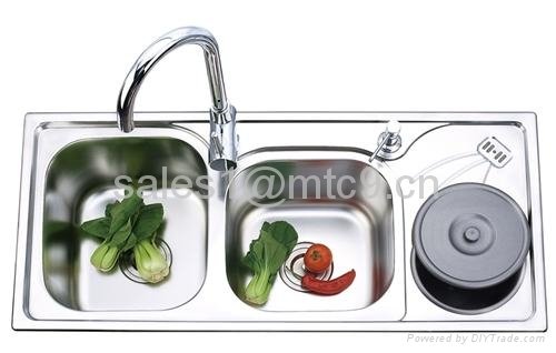 Stainless Steel Sink With Drainboard and Dustbin 4